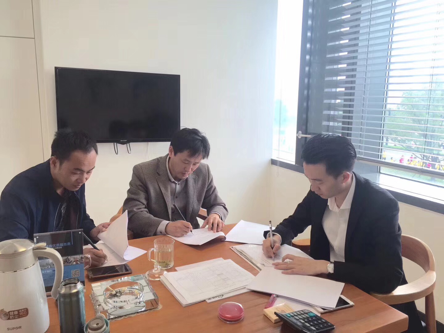 熱烈祝賀王總、葛總簽約創(chuàng)綠家蘇州市區(qū)級代理！