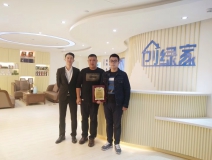 熱烈祝賀何總父子簽約創(chuàng)綠家江西省市級代理！